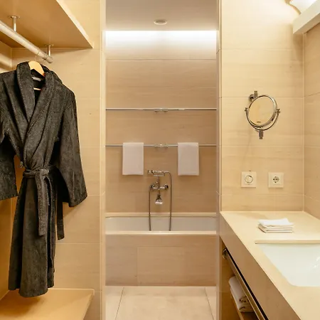 Townhouse 5*